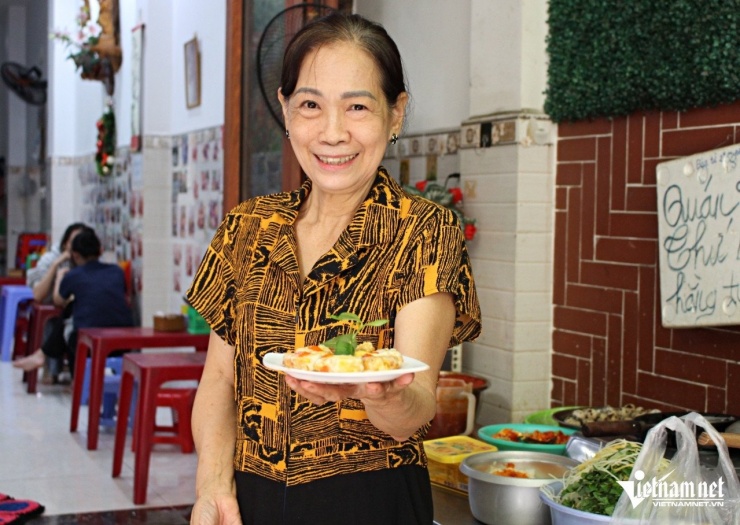 Tất cả các món ăn đều do bà Nghĩa tự tay chế biến. Ảnh: Hà Nguyễn