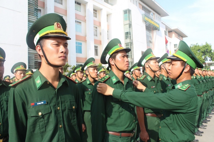 Luyện tập diễu binh tại Học viện Biên phòng. Ảnh: HVBP