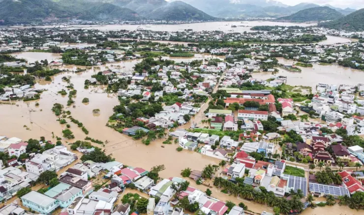 Lũ về nhanh, lớn nên hàng trăm ngàn người ở vùng hạ lưu sông Cái Nha Trang trở tay không kịp.