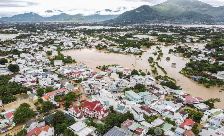 Theo Sở Nông nghiệp và Môi trường tỉnh Khánh Hòa, hiện các hồ Hoa Sơn, Đá Bàn, Suối Trầu, Suối Dầu, Cam Ranh, Suối Hành, Tà Rục đang xả với lưu lượng 4,5 - 52,9 m3/giây.