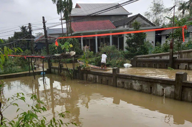 Vùng hạ du sông Bồ thuộc thôn Xuân Tùy (xã Đan Điền) bị ngập lụt sáng 17/11.