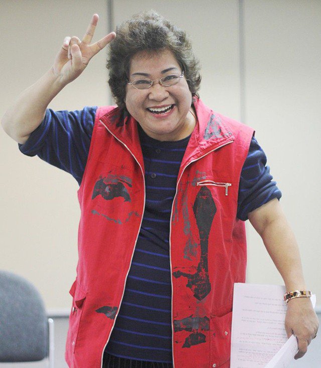 Nổi tiếng, thành công trong con đường nghệ thuật song về đời tư, chuyện tình cảm của NSƯT Minh Vượng được nhiều quan tâm và có nhiều đồn đoán về chuyện "sắp lên xe hoa" từ nhiều năm. NSƯT Minh Vượng có cuộc sống riêng nhiều thăng trầm, trắc trở. Nhiều năm qua, bà sống một mình trong căn nhà nhỏ ở khu tập thể Bách Khoa (Hà Nội) và cho đến nay bà chưa lập gia đình, cũng không có con cái.