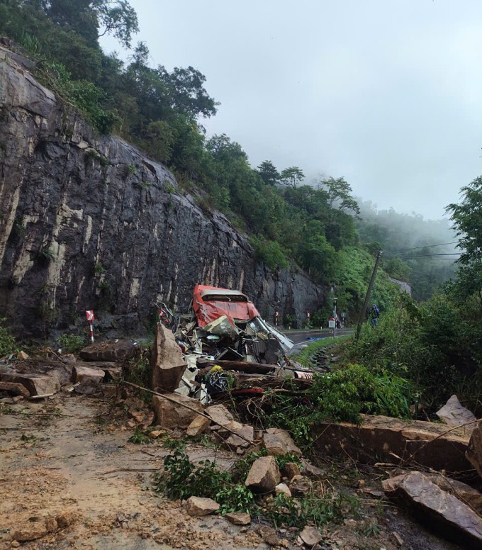 Hiện trường tai nạn, sáng 17/11. Ảnh: Minh Bằng
