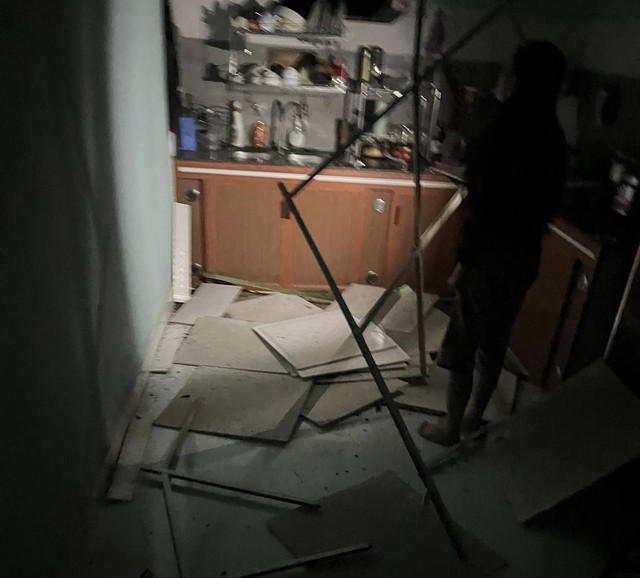 CLIP: Lốc xoáy kinh hoàng ở Đà Nẵng, 4 người bị thương - 7