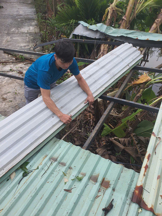 CLIP: Lốc xoáy kinh hoàng ở Đà Nẵng, 4 người bị thương - 16