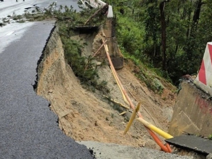 Đèo Prenn ở Đà Lạt bị "trôi" mảng đường lớn