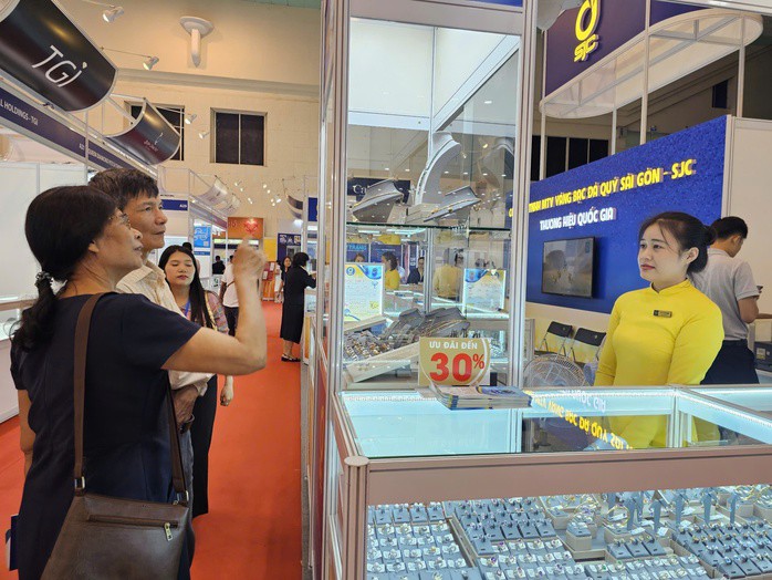 Cuối ngày 17-11, giá vàng giảm, Công ty SJC có thông báo quan trọng về vàng miếng - 1