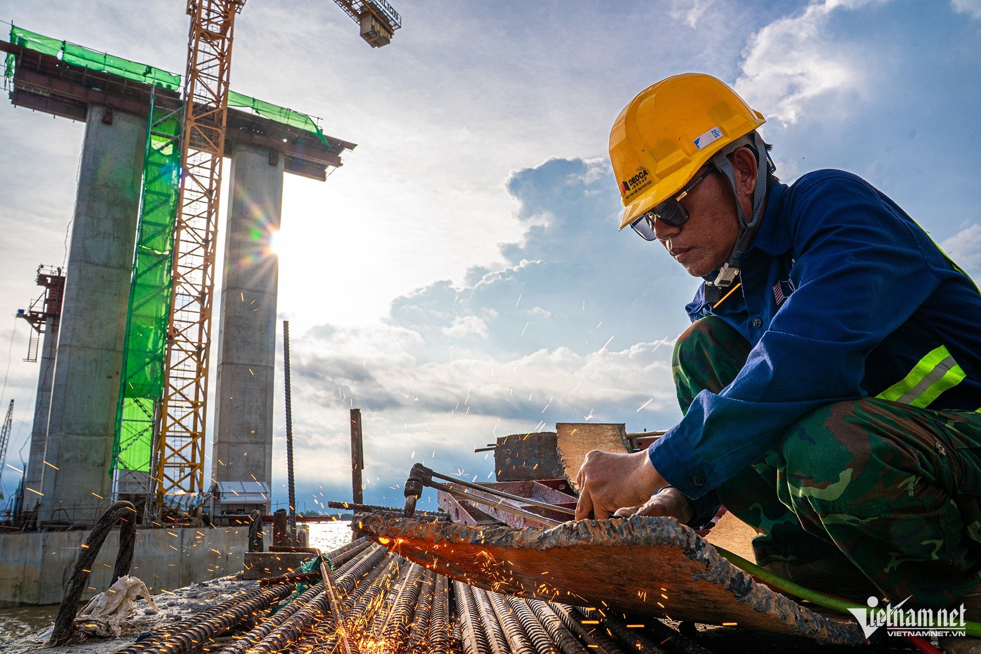 Hình hài cầu dây văng hơn 3.900 tỷ đồng bắc qua sông Hậu, nối Cần Thơ - Vĩnh Long - 10