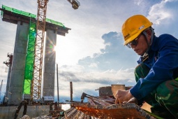 Hình hài cầu dây văng hơn 3.900 tỷ đồng bắc qua sông Hậu, nối Cần Thơ - Vĩnh Long