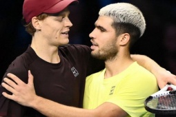 Giao bóng và các pha xử lý thiên tài giúp Sinner "nhấn chìm" Alcaraz ở ATP Finals