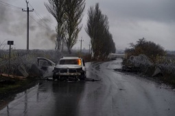 Đoàn xe bọc thép, xe tăng Nga ồ ạt đổ bộ qua sông trong sương mù, Ukraine phát hiện thì đã muộn