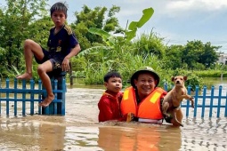 Tin tức trong ngày - Ngập lụt, sạt lở khắp nơi ở Khánh Hòa