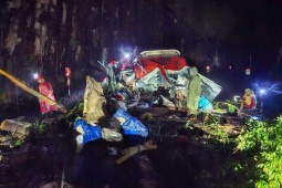 Vụ xe khách gặp nạn 6 người chết: Chuyến du lịch ám ảnh của cặp đôi mới cưới