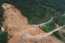 Toàn cảnh vụ sạt lở kinh hoàng trên đèo Khánh Lê khiến 6 người tử vong