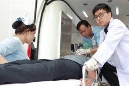 Sức khỏe đời sống - Người đàn ông không qua khỏi vì gia đình vắt chanh vào miệng lúc hôn mê