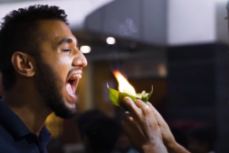 Khách thót tim ăn món trầu bốc lửa của Ấn Độ