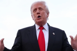 Ông Trump ủng hộ áp thuế quan 500% lên “khách quen” của dầu Nga