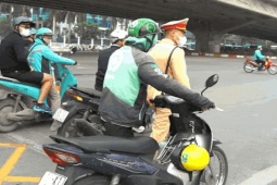 Che biển số để né phạt nguội, hàng chục tài xế bị CSGT Hà Nội 'tuýt...