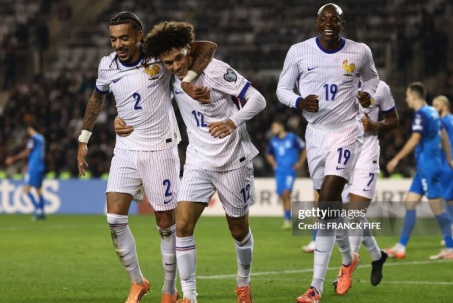 Video bóng đá Azerbaijan - Pháp: Ngược dòng ngay trong hiệp một (Vòng loại World Cup)