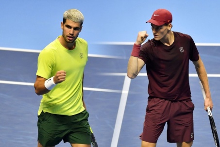 Video tennis Alcaraz - Sinner: Đọ tài đỉnh cao, đăng quang xứng đáng (ATP Finals)