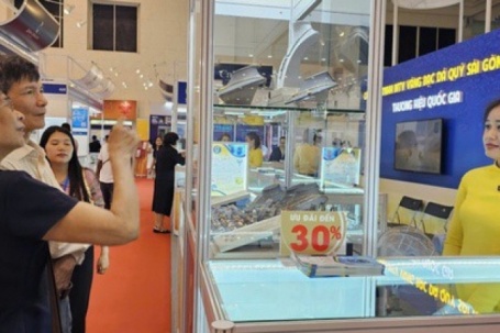 Cuối ngày 17-11, giá vàng giảm, Công ty SJC có thông báo quan trọng về vàng miếng