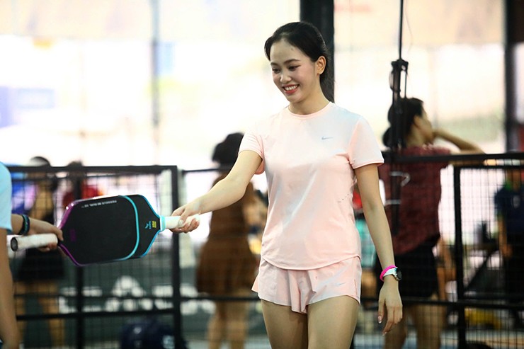 “Đây là giải đấu rất thú vị khi tôi được tranh tài cùng nhiều bạn sinh viên ở độ tuổi của mình. Tuy là giải sinh viên nhưng các bạn có trình độ rất đáng nể và đáng để học hỏi. Tuy chưa thể giành chức vô địch nhưng tôi vẫn cảm thấy rất vui. Tôi hy vọng những giải đấu ý nghĩa như thế này tiếp tục được duy trì và nhân rộng, qua đó đưa pickleball, môn thể thao tôi yêu thích phát triển mạnh mẽ hơn”, Đặng Yến chia sẻ.