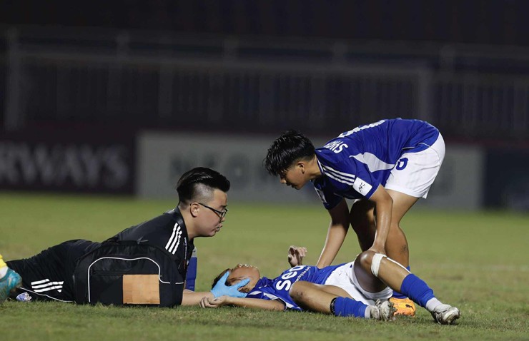 Sự cố xảy đến với nữ cầu thủ Nur Ain Salleh