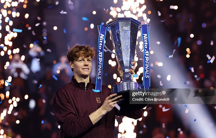 Sinner ăn mừng danh hiệu ATP Finals và khoản thưởng 5,1 triệu USD