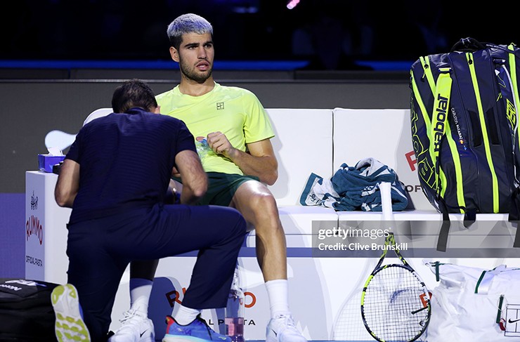 Alcaraz thi đấu nỗ lực dù gặp vấn đề ở gân kheo trong trận chung kết