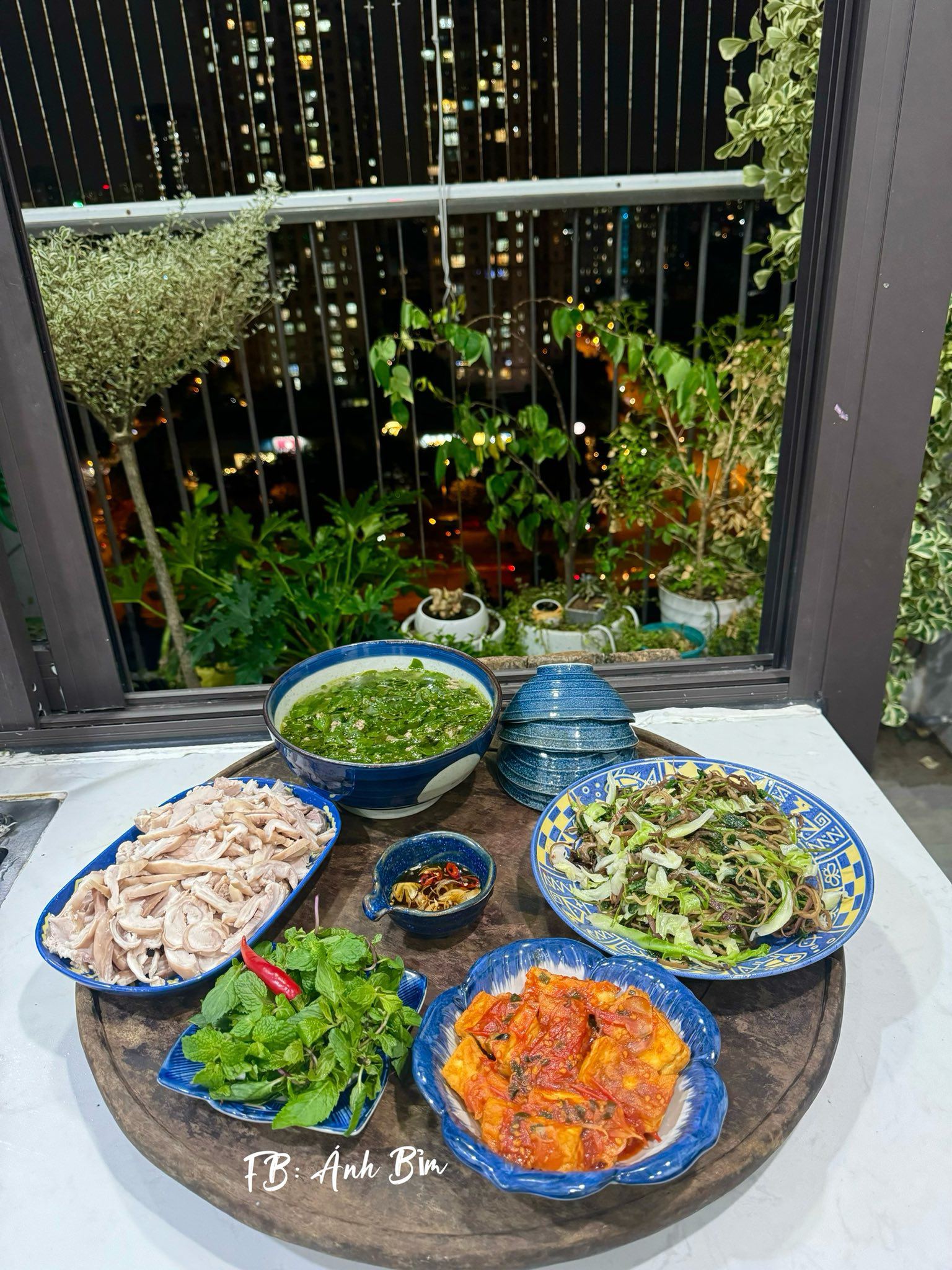 Dạ dày luộc - Đậu sốt cà chua - Salad - Canh rau ngót