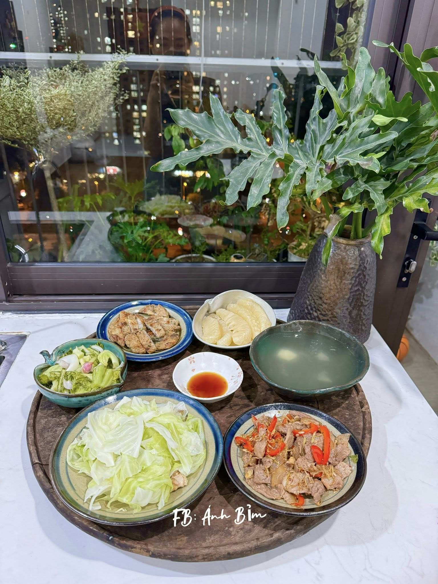 Chả cá - Bê xào sả ớt - Bắp cải luộc - Dưa chua