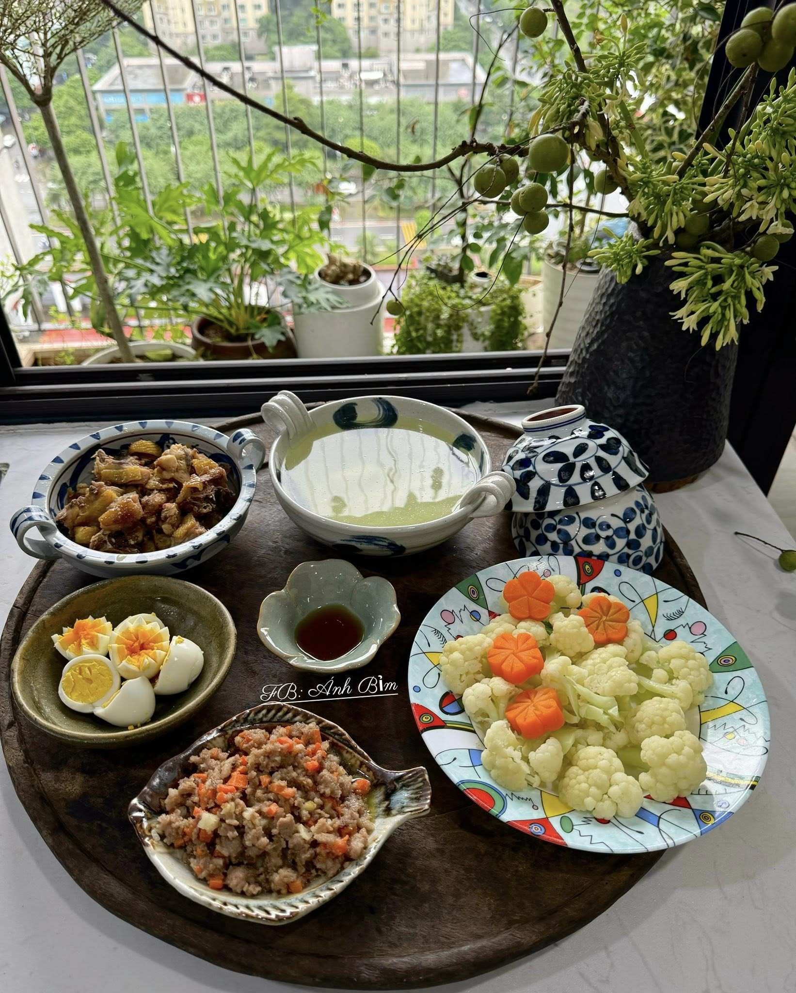 Rau củ luộc - Thịt băm - Trứng luộc - Gà rang