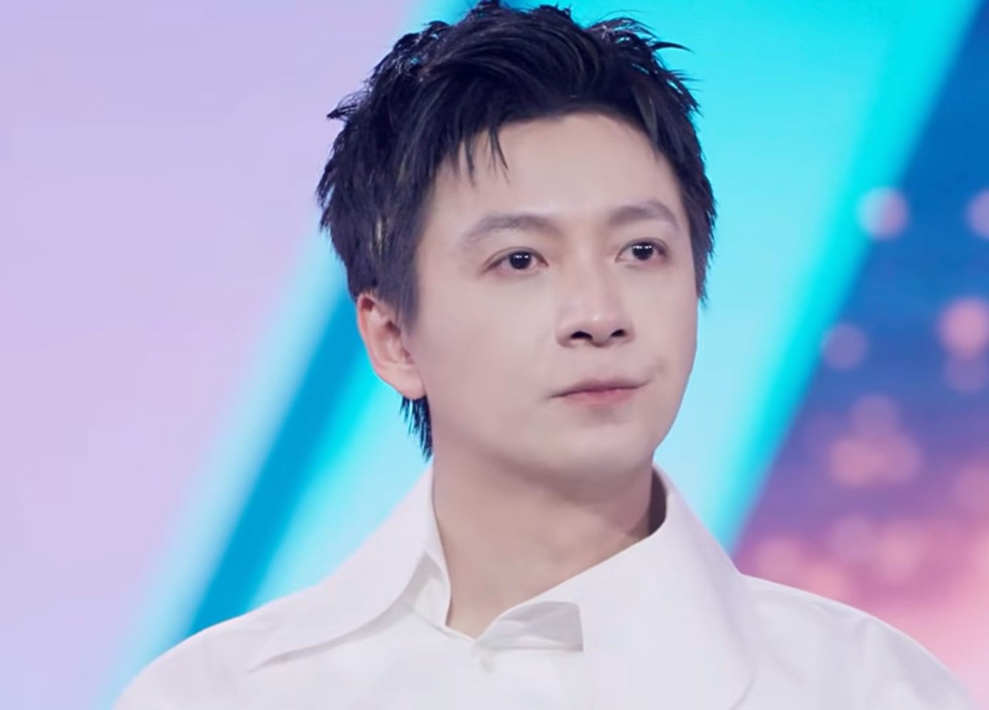 Dàn nghệ sĩ xúc động khi nhắc đến mẹ sau sân khấu "Ở đây ai cũng thương con".