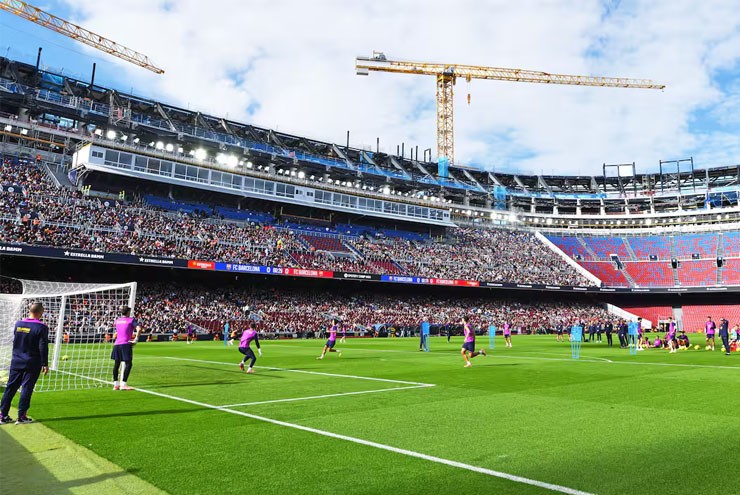 Sân Camp Nou sẵn sàng đón các khán giả của Barcelona