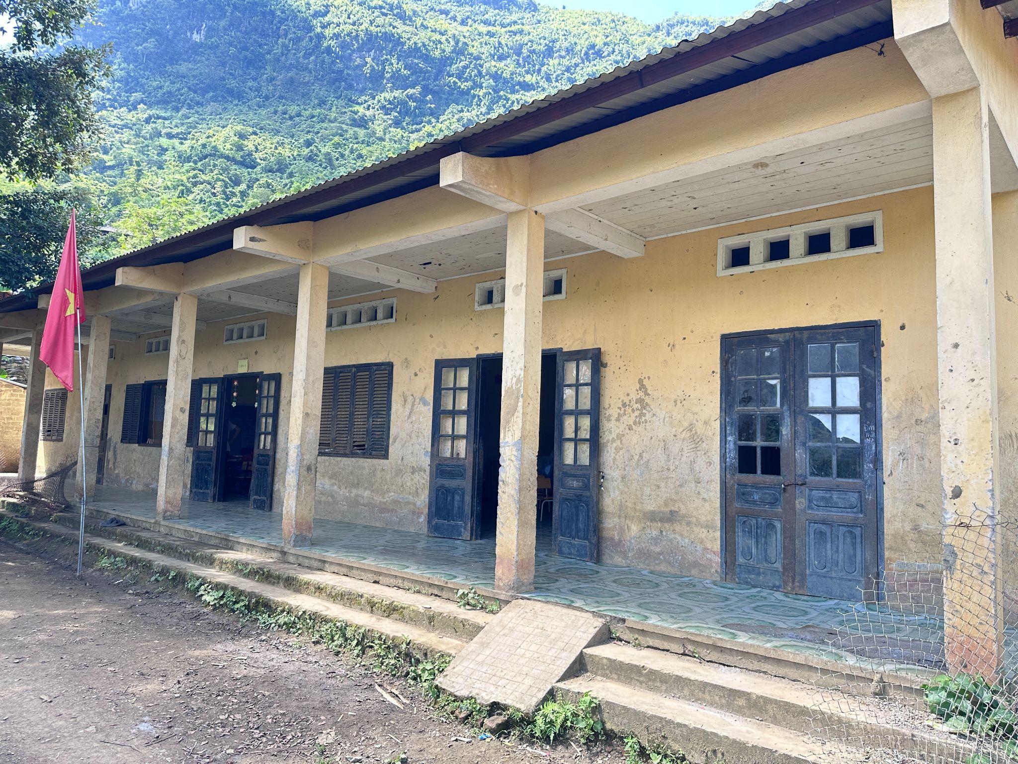 Thực trạng lớp học và nhà bếp tại điểm trường Khau Tùm, Cao Bằng