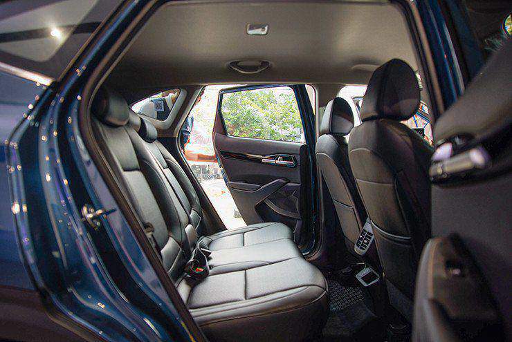 Không gian hàng ghế thứ hai thoải mái và tinh tế.