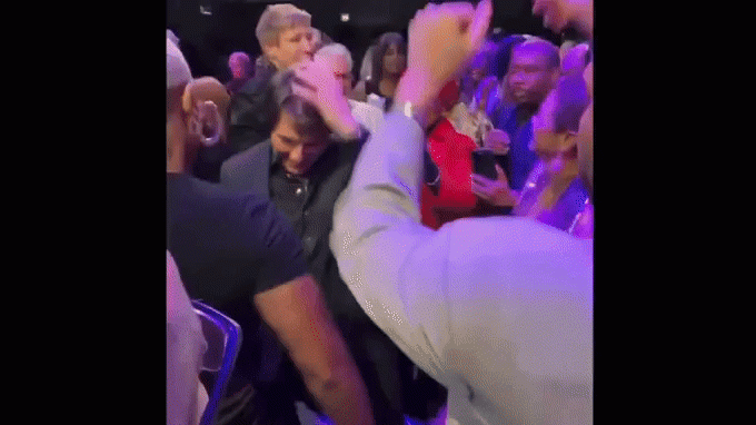 Tom Cruise nhảy tưng bừng tại tiệc mừng nhận giải Oscar - 2