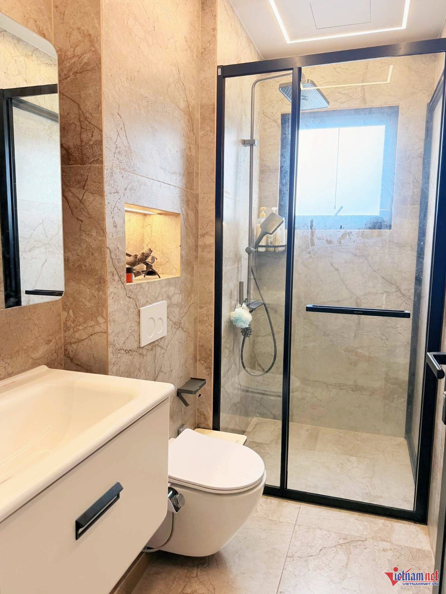 Nội thất đơn giản nhưng tiện nghi. Ngoài 7 thành viên trong gia đình, Quách Thành Danh còn dành phòng cho người giúp việc.