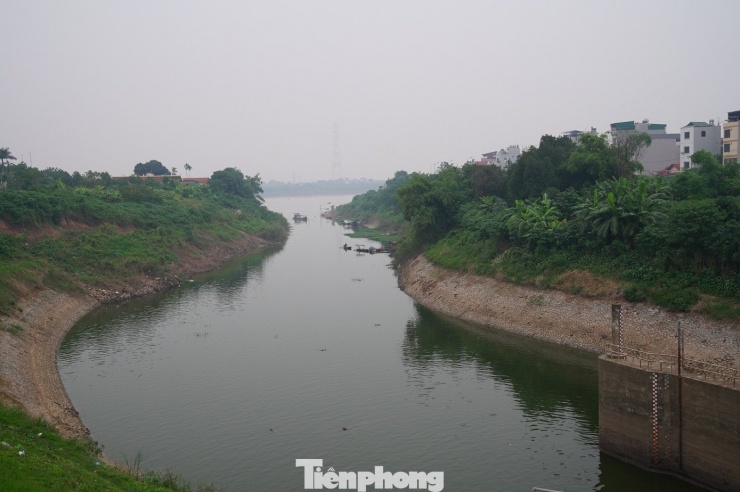 Cống Liên Mạc là nơi nước sông Hồng được dẫn vào kênh Thụy Phương