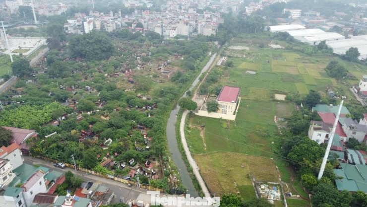 Nước sông Hồng sau đó được dẫn qua kênh Thụy Phương đến Phạm Văn Đồng, tới khu đô thị Tây Hồ Tây - vành đai 2,5 - đường Hoàng Quốc Việt ra sông Tô Lịch.