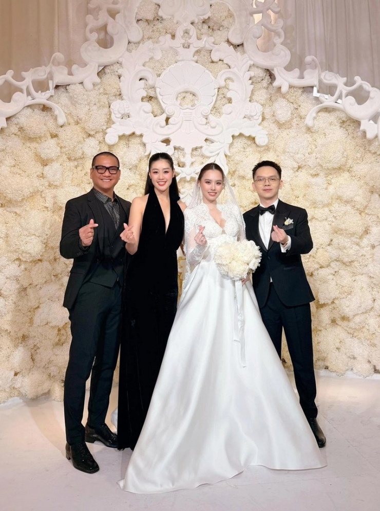 Hoa hậu Khánh Vân cùng ông xã dự tiệc cưới của á hậu Tâm Như.