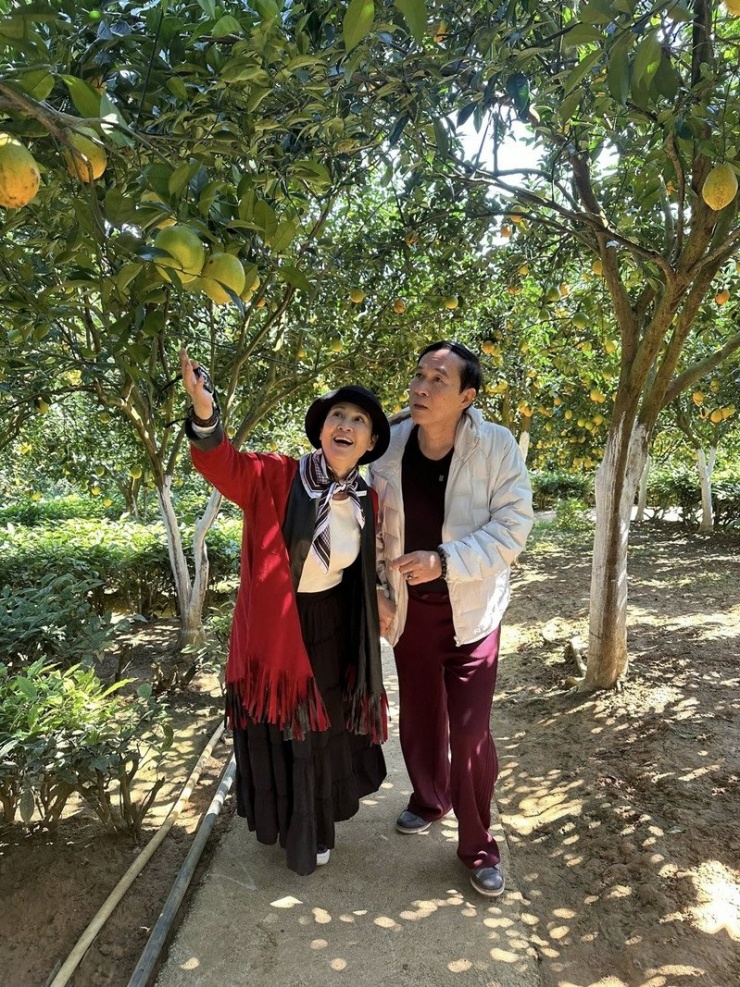  NSND Lan Hương hạnh phúc chia sẻ hình ảnh chuyến công tác cùng chồng thành công ngoài mong đợi tại Mộc Châu.