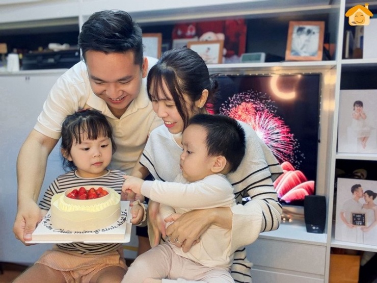 MC Hạnh Phúc đăng ảnh ấm áp bên gia đình, chia sẻ hạnh phúc giản đơn khi ở nhà.