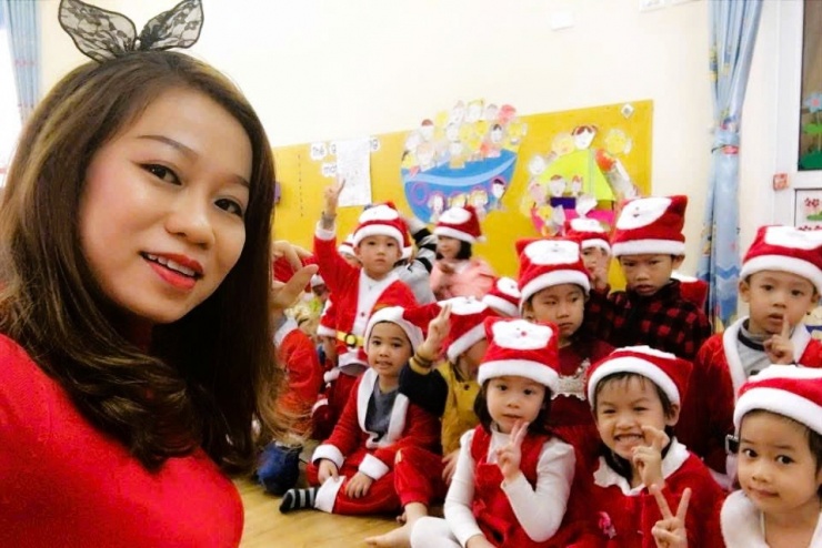 Dù mang căn bệnh ung thư quái ác, 9 năm qua, cô Cao Thị Thu Hiền luôn hoàn thành tốt nhiệm vụ, kiên cường, lan tỏa tình yêu tới học trò. Ảnh: NVCC