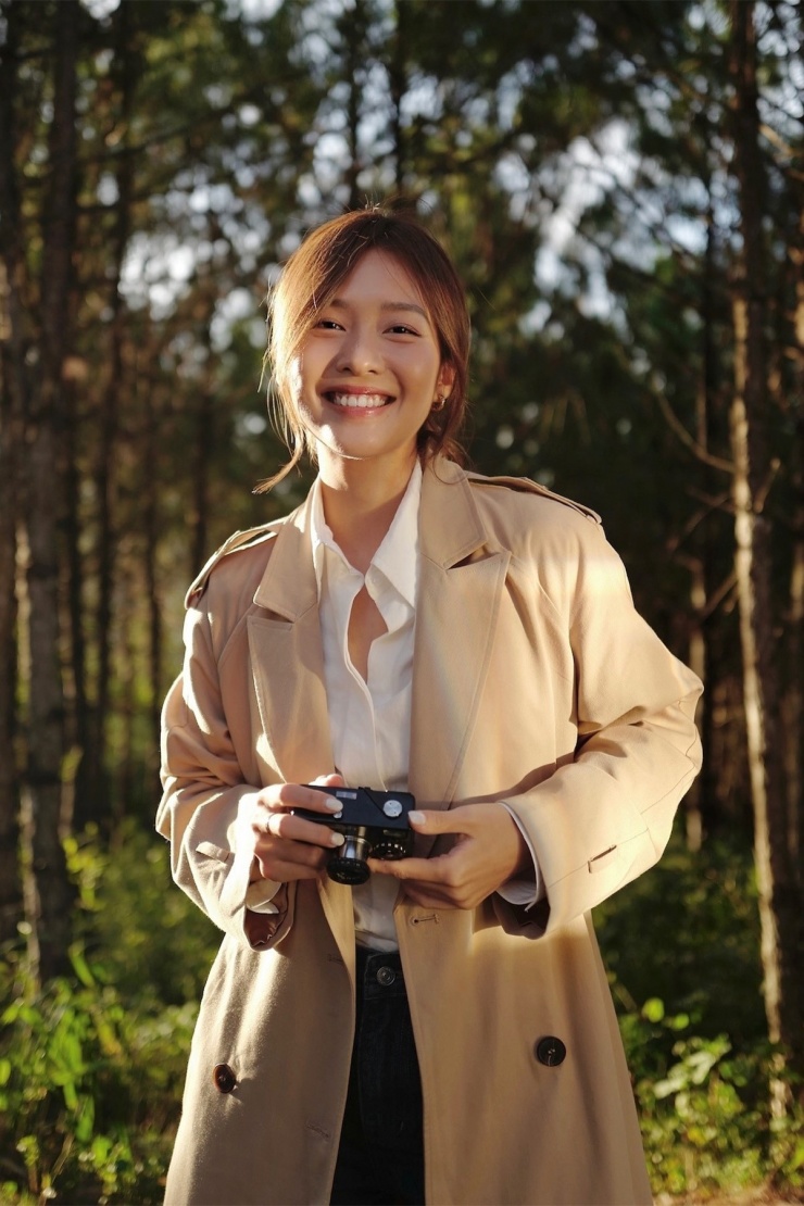 Mix áo khoác dáng dài thời thượng như mỹ nhân Việt - 1