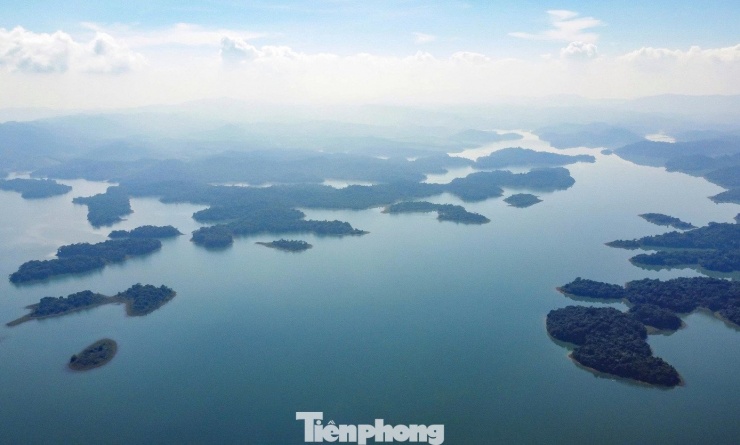 Ngỡ ngàng cảnh sắc đẹp như tranh thủy mặc ở Bến En - 4