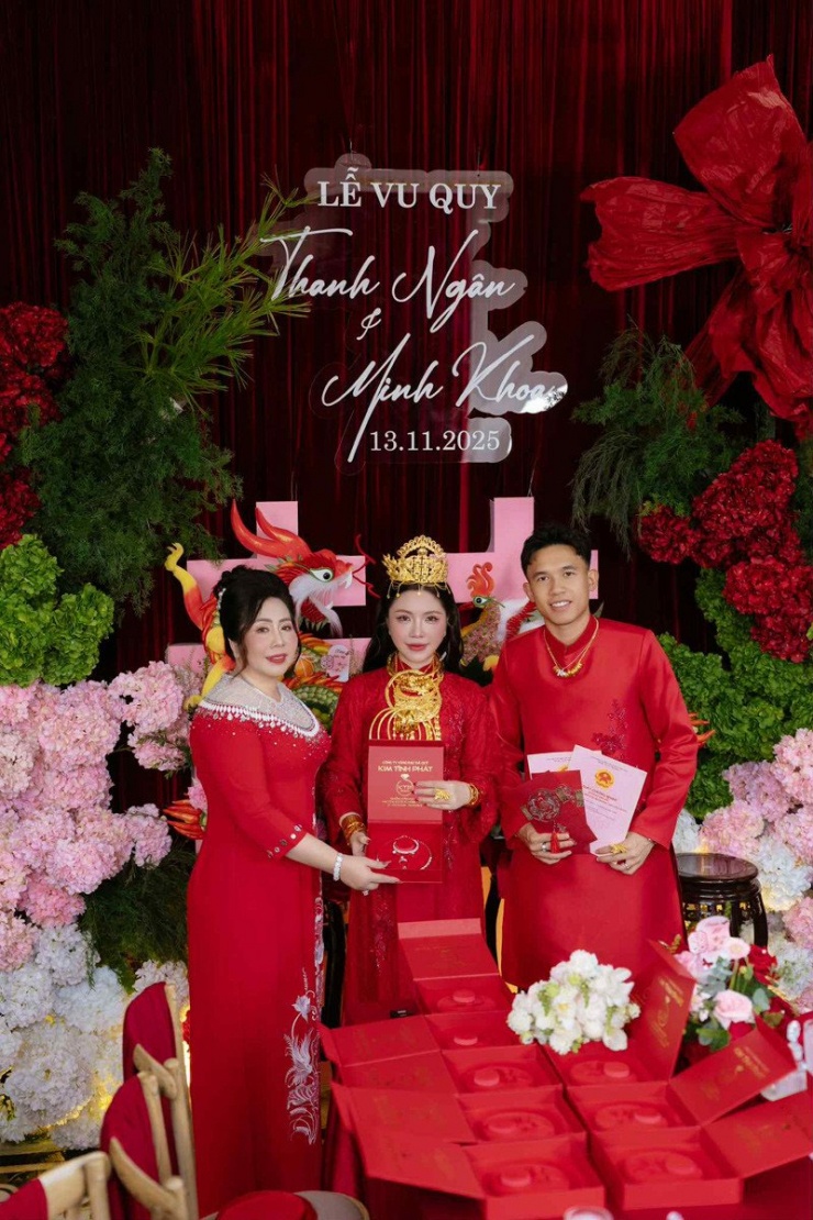 Thanh Ngân cảm động trước tình yêu thương của 2 bên gia đình 