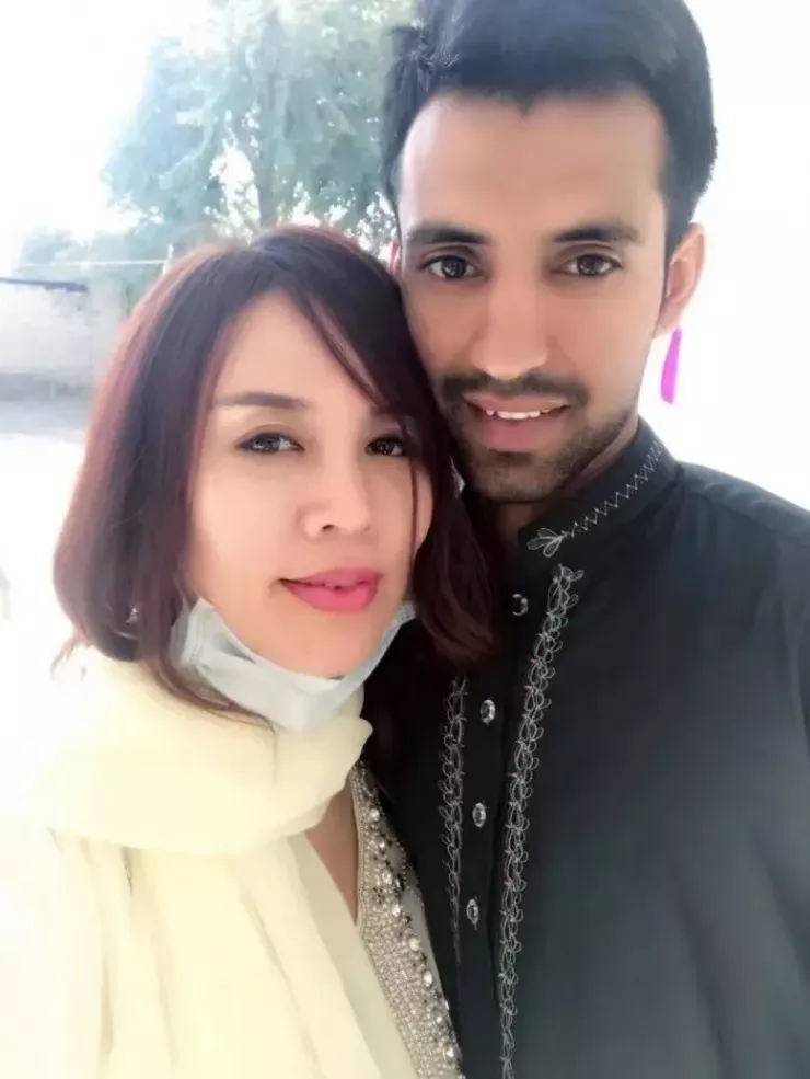 U50 tái hôn với chàng trai Pakistan 27 tuổi, mở 2 trường học, theo chồng về quê rồi choáng với cảnh trước sân - 3