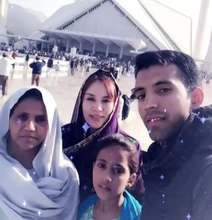 U50 tái hôn với chàng trai Pakistan 27 tuổi, mở 2 trường học, theo chồng về quê rồi choáng với cảnh trước sân - 5