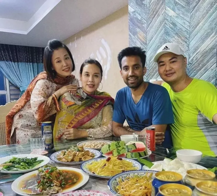 U50 tái hôn với chàng trai Pakistan 27 tuổi, mở 2 trường học, theo chồng về quê rồi choáng với cảnh trước sân - 4